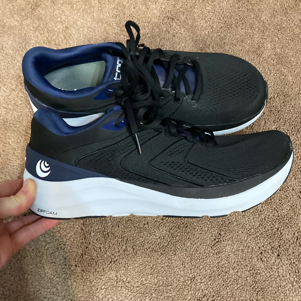 Topo Athletic Phantom 2